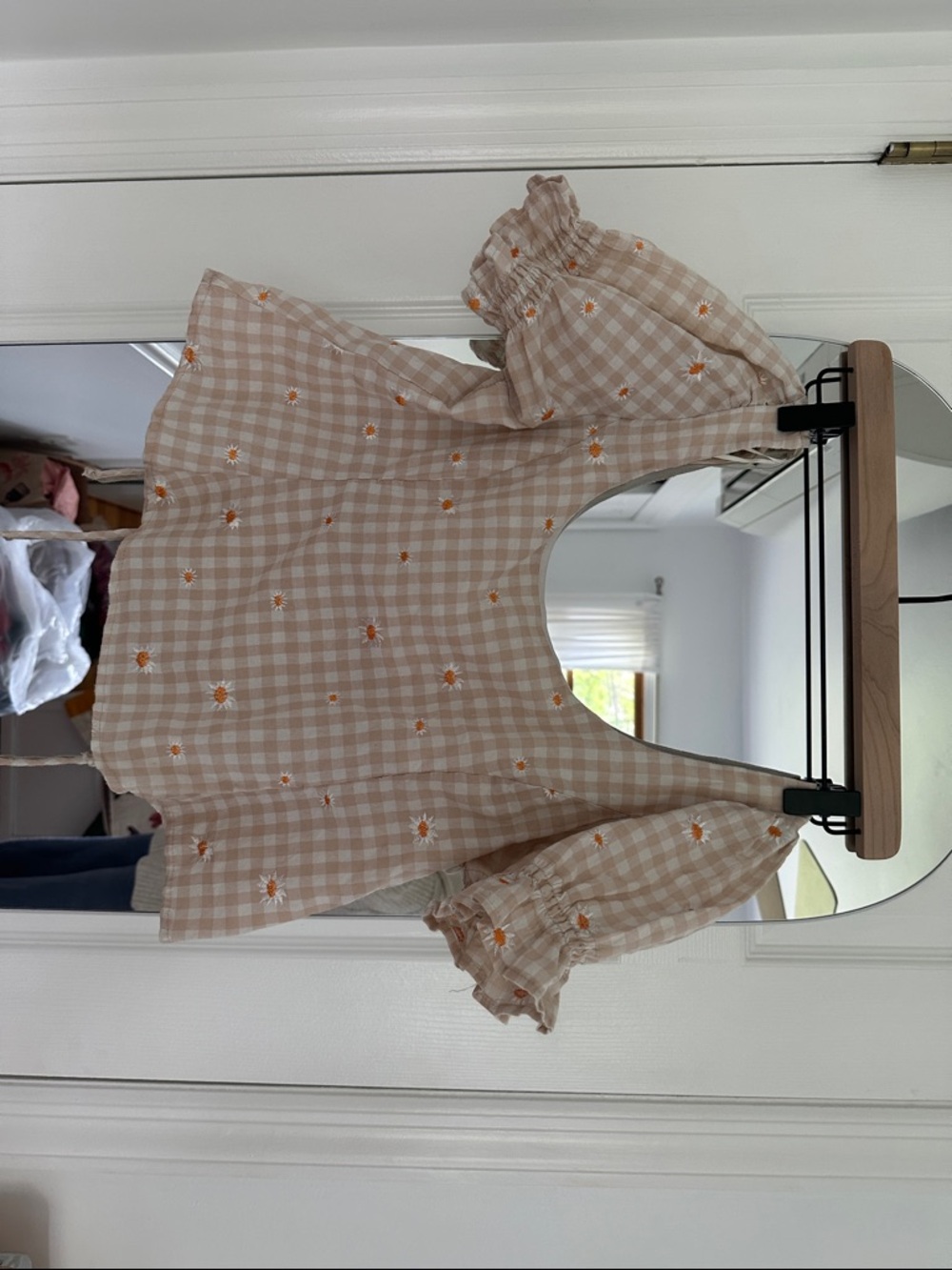 Beige Gingham Puff-Sleeve Blouse with Daisy Embroidery